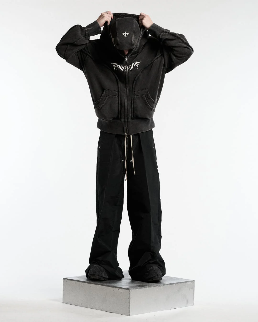 Phantom Hoodie Black - Image 8