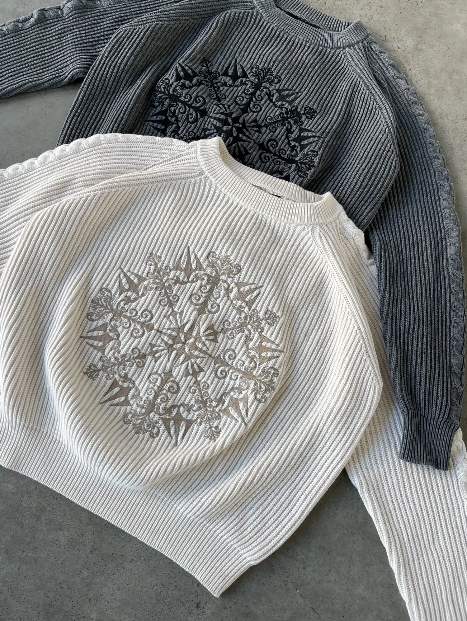Sovereign Knit Grey - Image 4