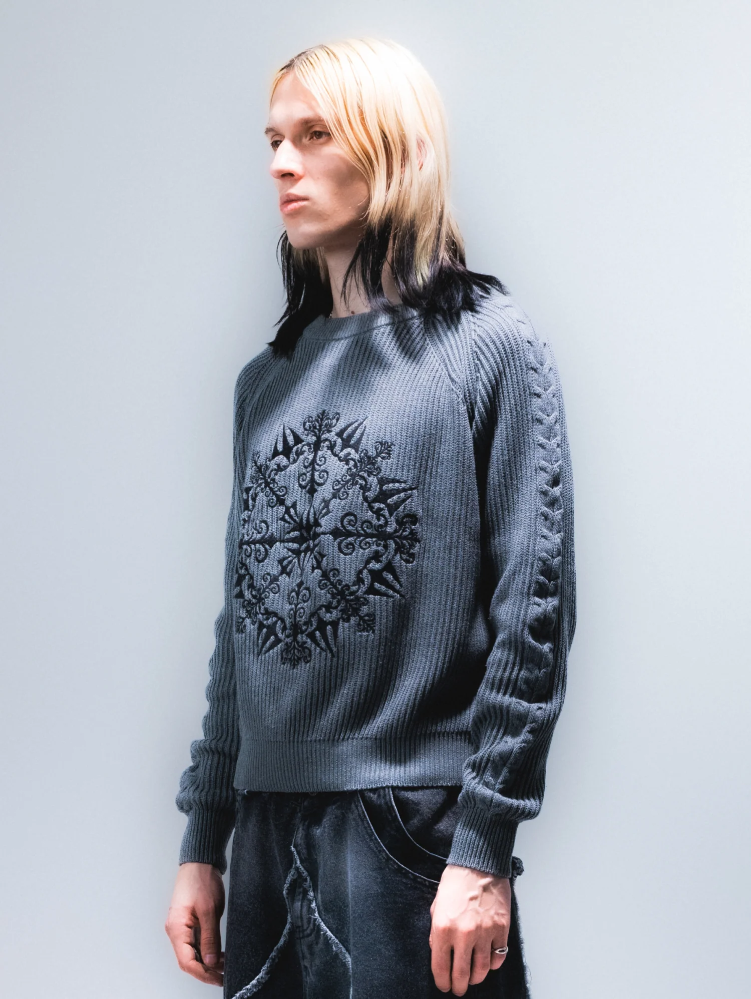 Sovereign Knit Grey - Image 6